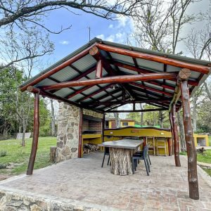 Quincho con asador y horno de barro
